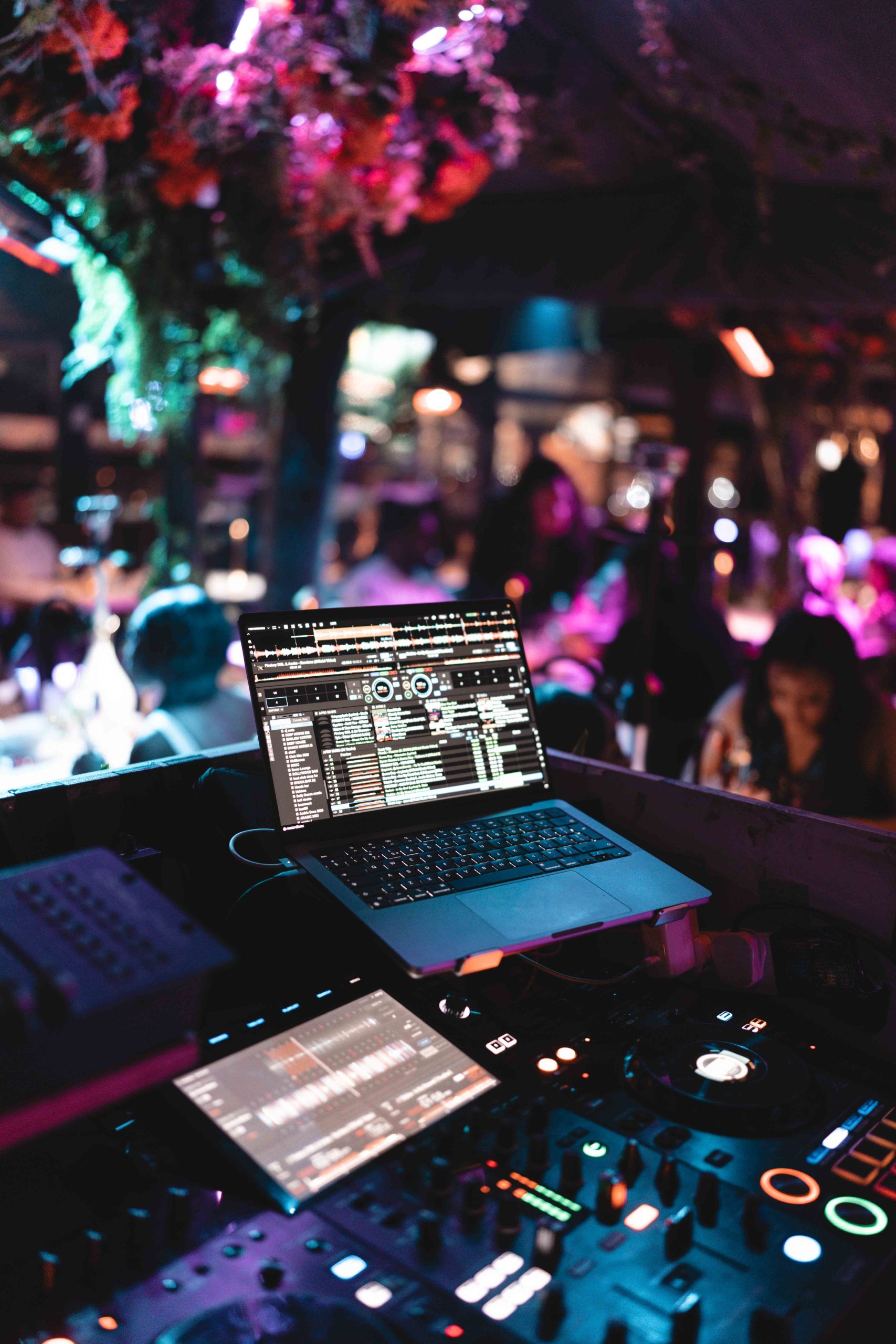 Live DJs